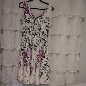Easy Sleeveless Spring Floral Dress in White and Purple Green